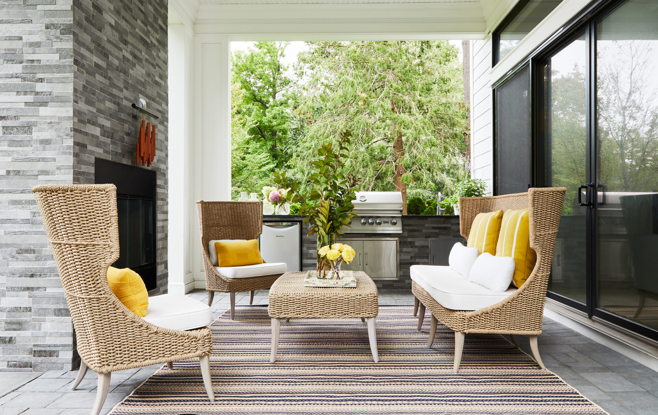 Laurence-Carr-Contemporary-Residence-Outdoor-Entertaining